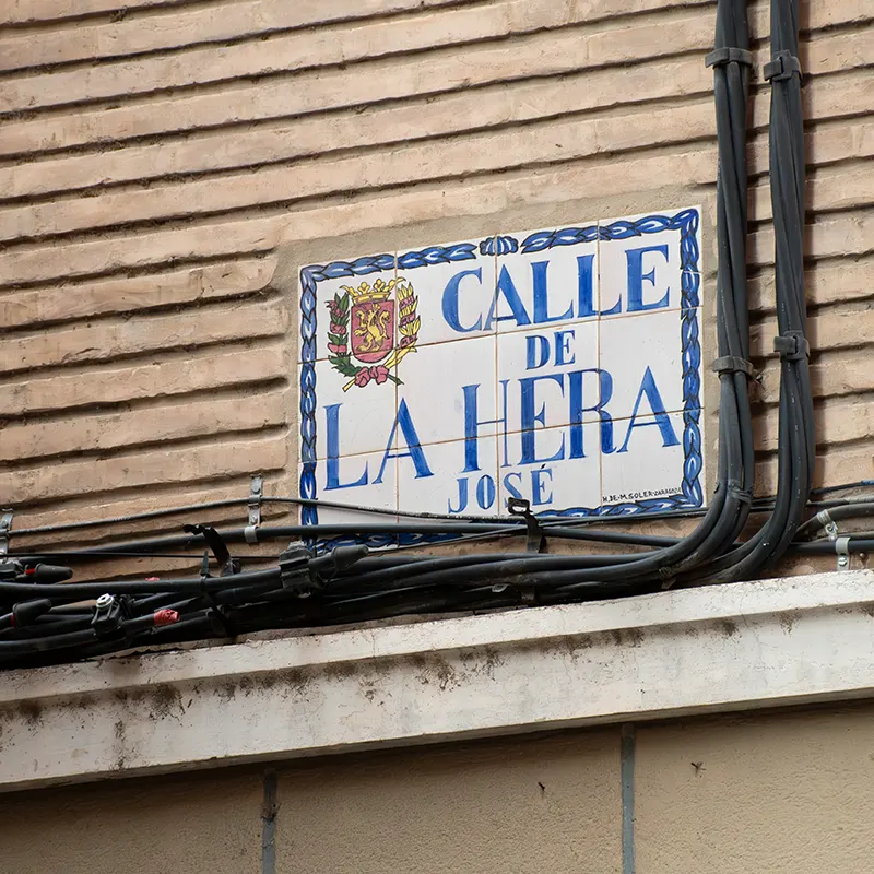 Calle de José de la Hera, 6,  en el Casco Antiguo de Zaragoza.